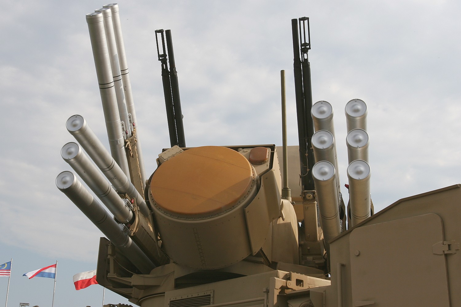 [Слика: Pantsir-s1-weapons(1).jpg]