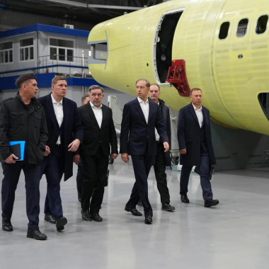 Денис Мантуров посетил Иркутский авиационный завод