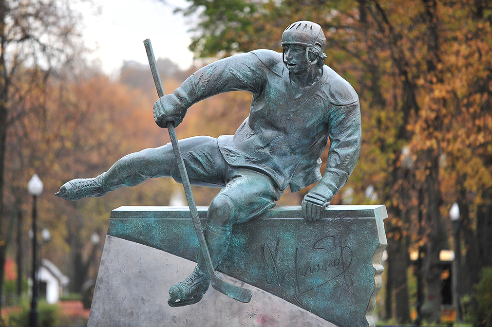 При поддержке Ростеха в Москве открыт памятник легенде хоккея Валерию Харламову