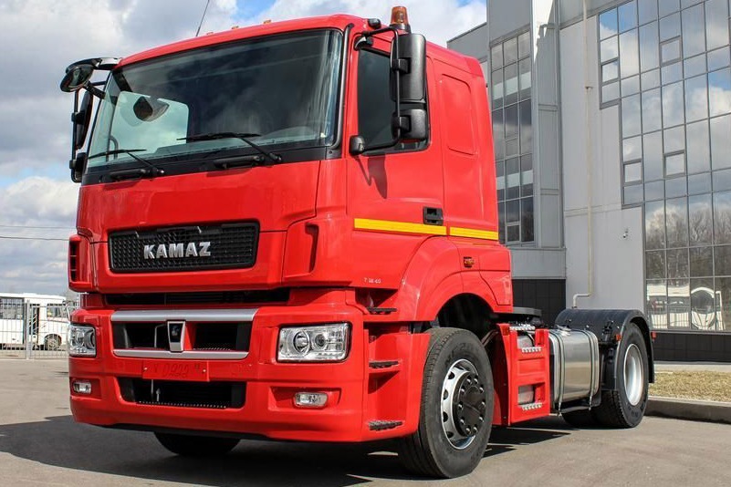 «КАМАЗ-Лизинг» профинансировал покупку ста тягачей КАМАZ-5490-S5