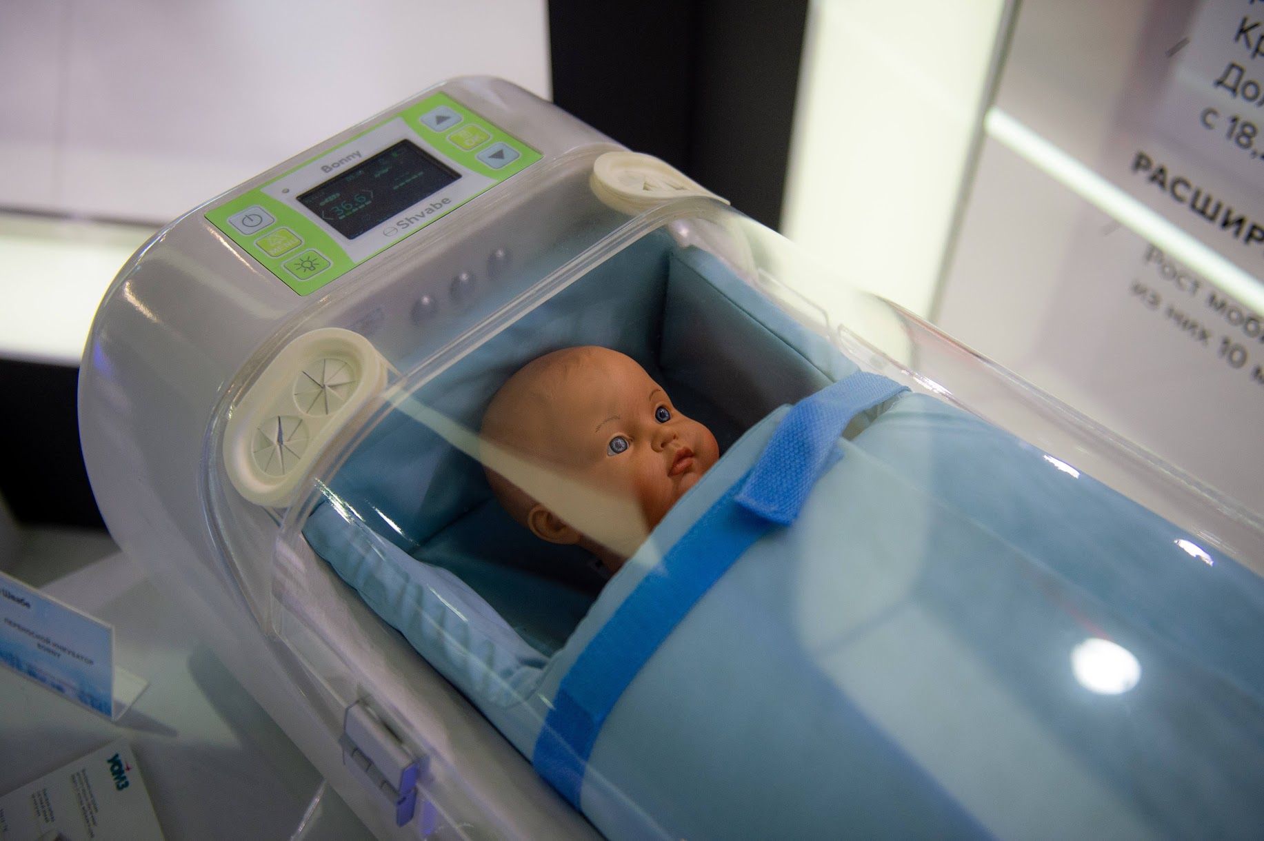 Ростех выводит на рынок первый мобильный инкубатор для новорожденных