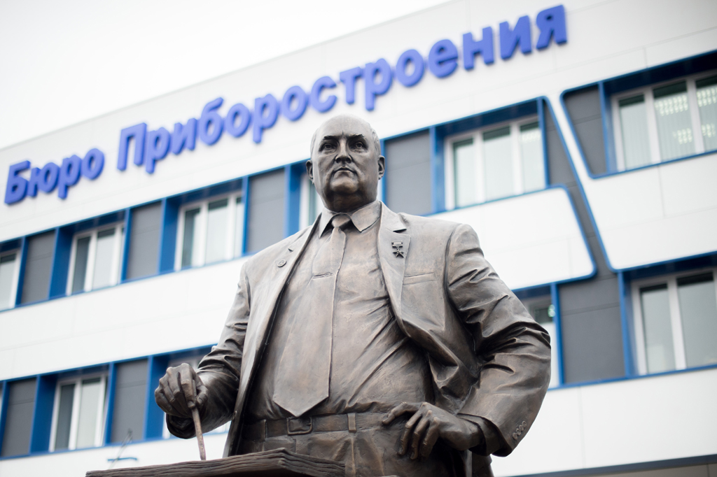 Сергей Чемезов принял участие в открытии памятника Аркадию Шипунову