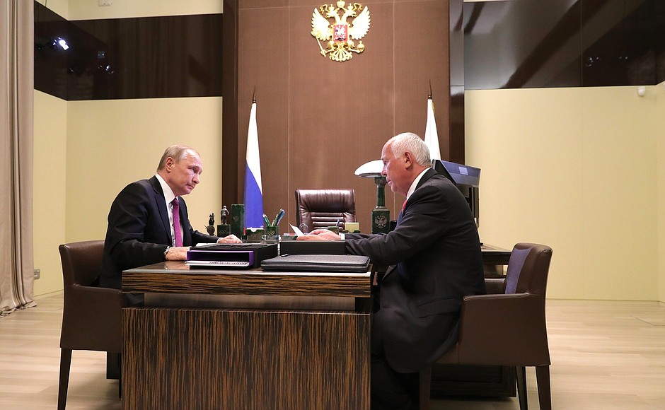 Владимир Путин провел рабочую встречу с Сергеем Чемезовым