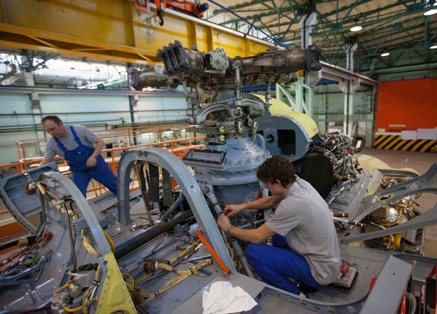 Russian Helicopters demonstrates Mi-17 repair process to Indian specialists
