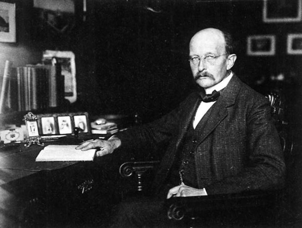 Max_Planck_in_his_study_1919.jpg