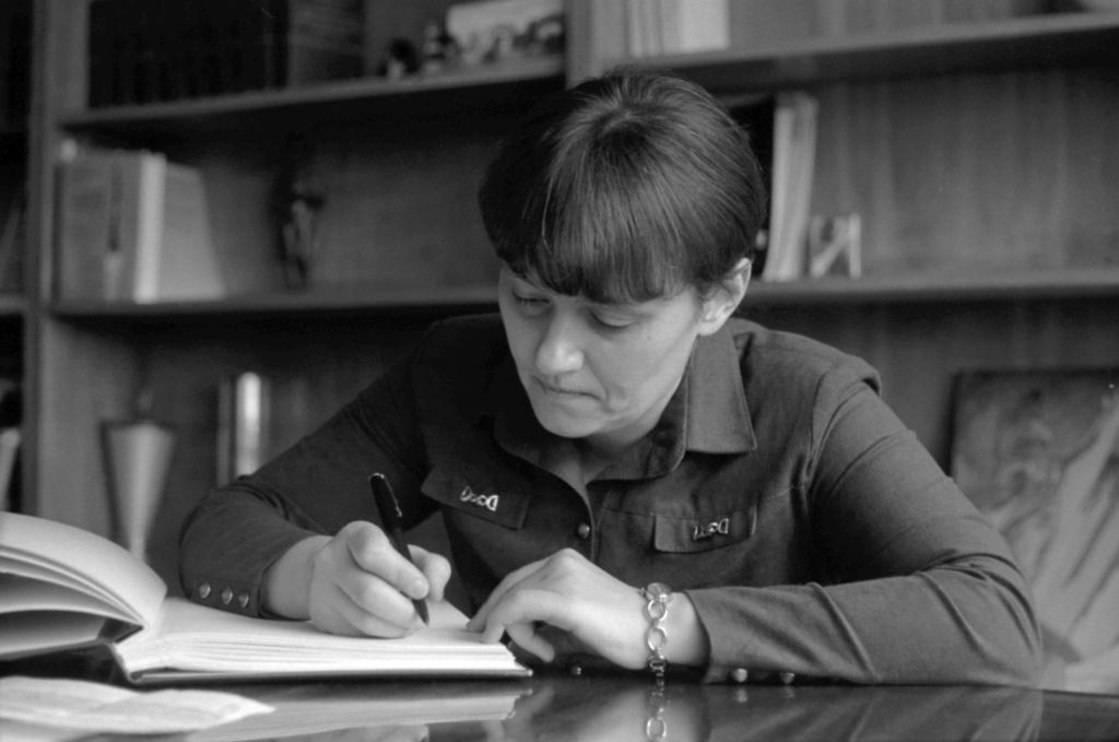 Savitskaya-S.E.-v-GMIK-im.-K.E`.-TSiolkovskogo-1983.jpg