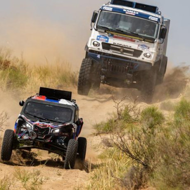 Дмитрий Сотников выходит в лидеры ралли «Шелковый путь-2022» в грузовом зачете