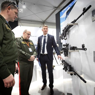 «Калашников» демонстрирует на IDEX-2023 перспективное стрелковое оружие