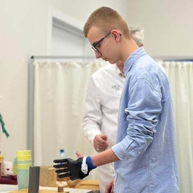 ЦИТО создал высокотехнологичный протез для мальчика со сложной врожденной аномалией кисти руки