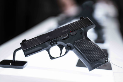 «Калашников» представил на «Армии-2024» обновленную версию спортивного пистолета ИЖ-182