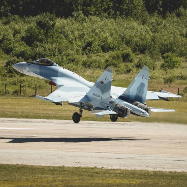 ОАК изготовила и передала Минобороны очередные самолеты Су-35С