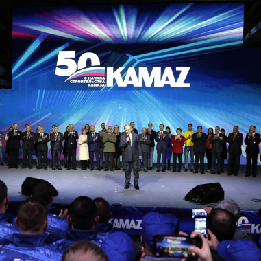 Владимир Путин поздравил КАМАЗ с 50-летием