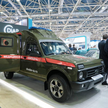 Ростех представил бронированную LADA Niva Legend для эвакуации в полевых условиях