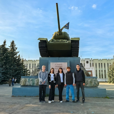 Новосибирские школьники увидели работу главного танкового конвейера страны