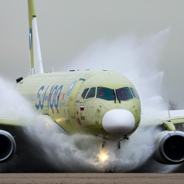 ОАК успешно испытала новый «Суперджет» в «бассейне» на защиту двигателей от воды