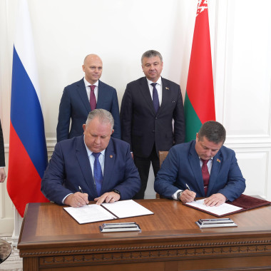 Янтарный комбинат Ростеха откроет фирменный магазин в аэропорту Минска