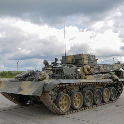 Уралвагонзавод поставил Минобороны РФ партию танков Т-90М «Прорыв» и БРЭМ-1М