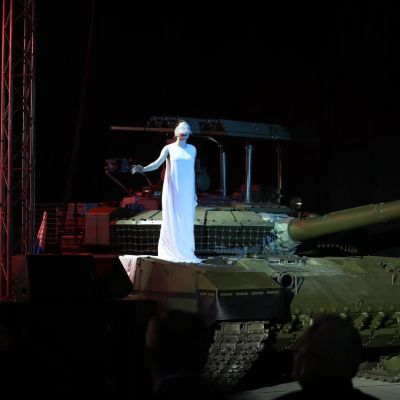 Омским машиностроителям показали рок-оперу 