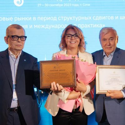 Руководство Новикомбанка получило высшие награды банковского сообщества 