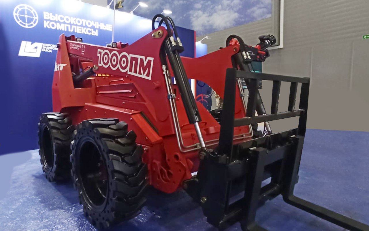 Rostec Demonstrated a Robotic Fire Extinguishing Machine in Moscow