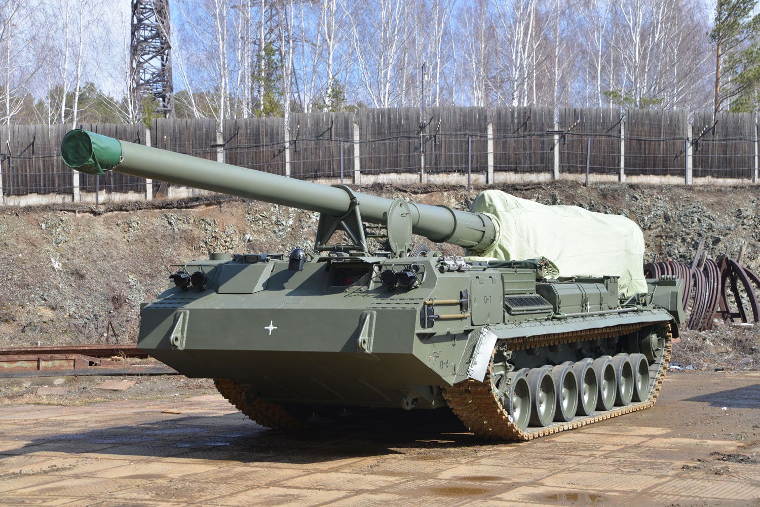 Ростех поставил первую модернизированную самоходную пушку 2С7М «Малка» в вооруженные силы РФ