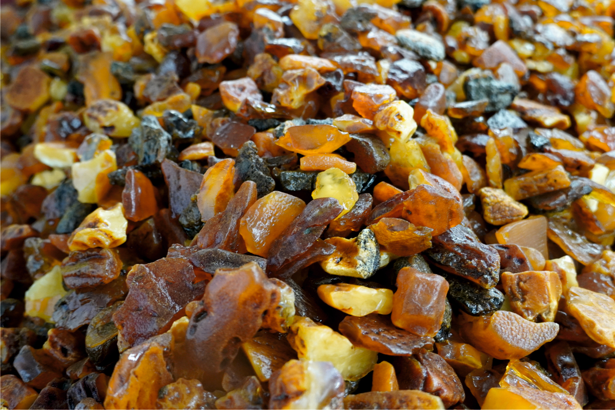 Янтарный комбинат Ростеха увеличит добычу солнечного камня на 100 тонн