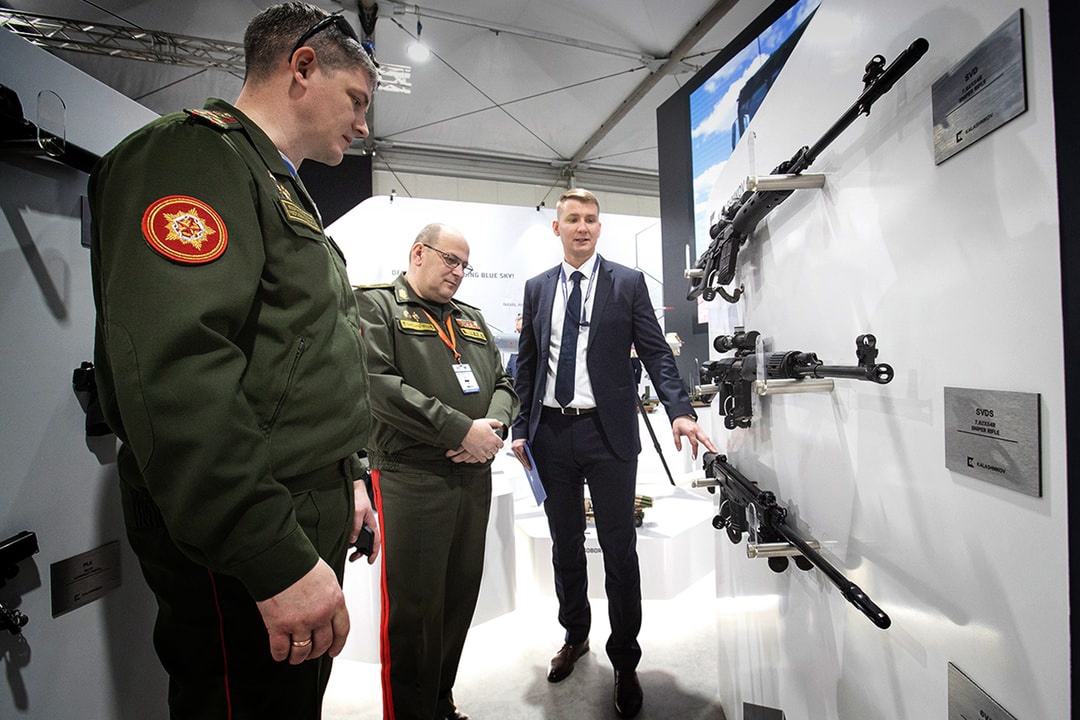 «Калашников» демонстрирует на IDEX-2023 перспективное стрелковое оружие