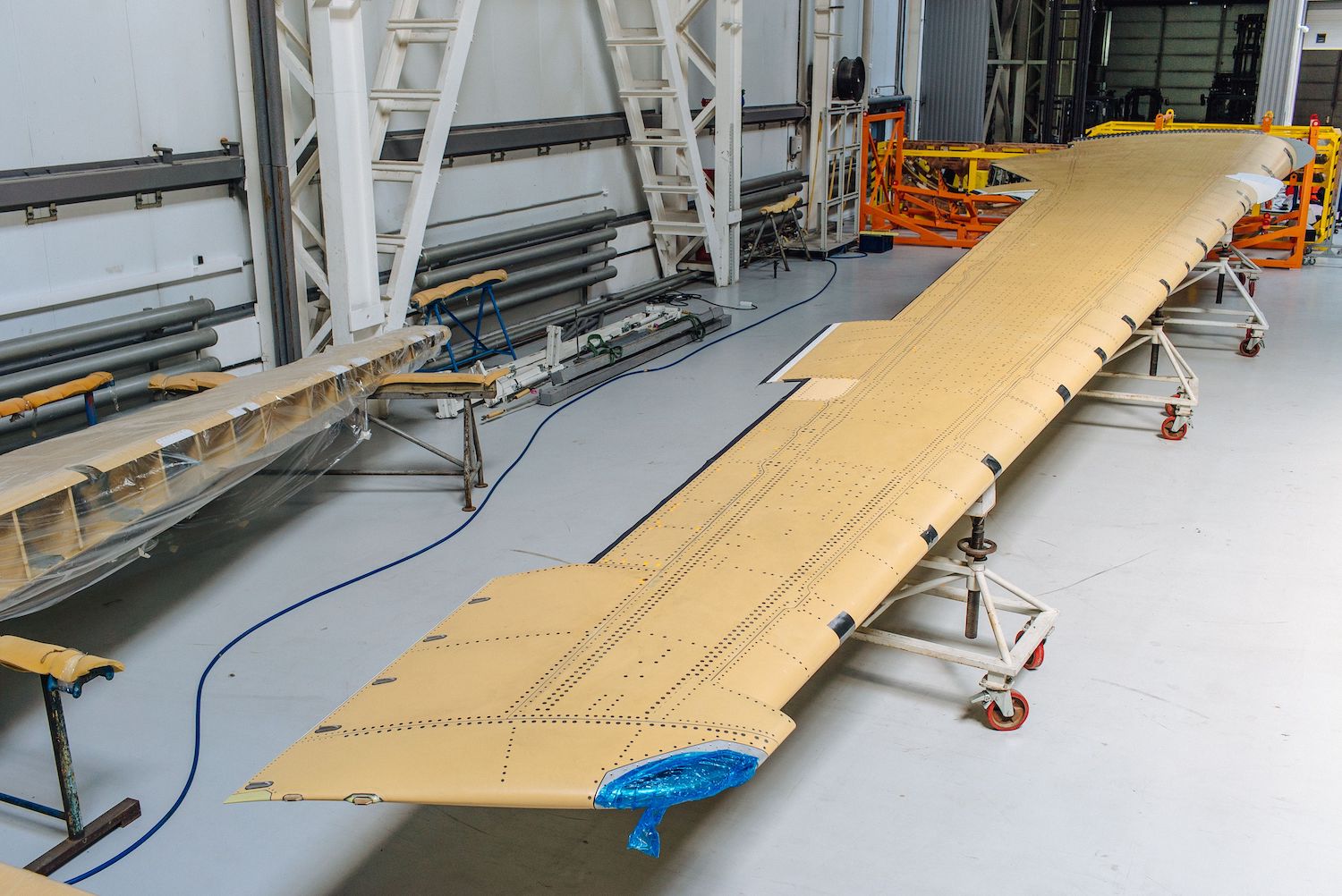 Wingbox of MC-21 Aircraft Made of Russian Composites Successfully Passes Crucial Stage of Static Tests
