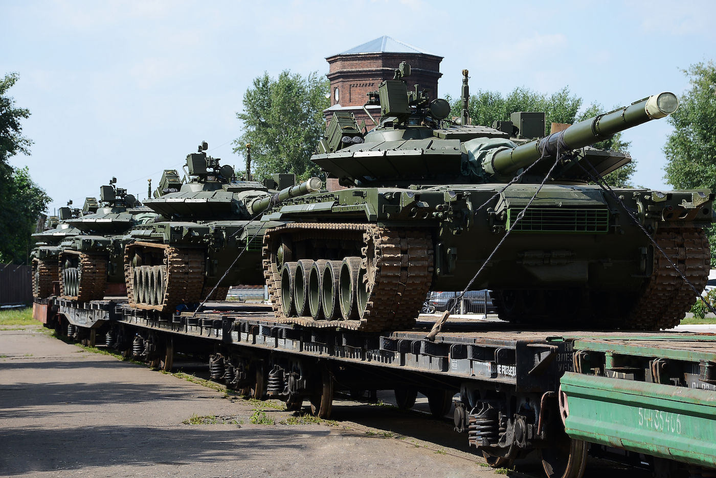 Первая партия Т-80БВМ с новым многоканальным прицелом наводчика отправлена в войска