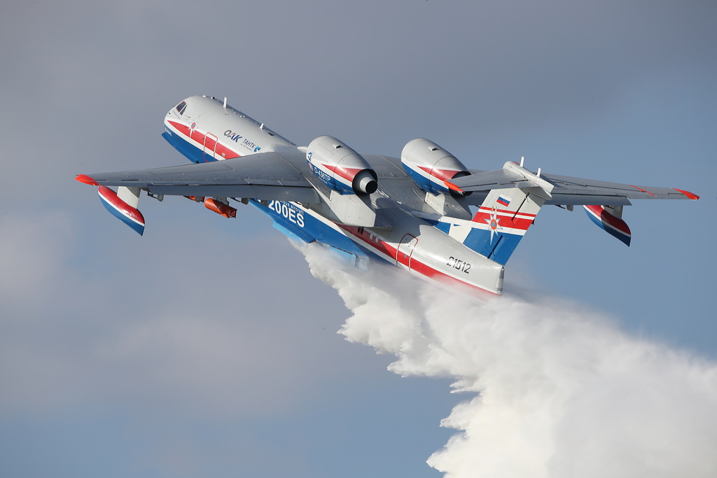 Ростех предложил создать специальную эскадрилью Бе-200 для тушения пожаров