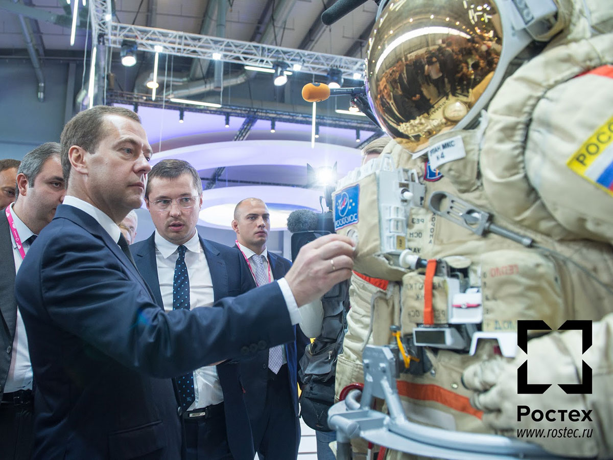 Дмитрий Медведев высоко оценил новый скафандр «Технодинамики»