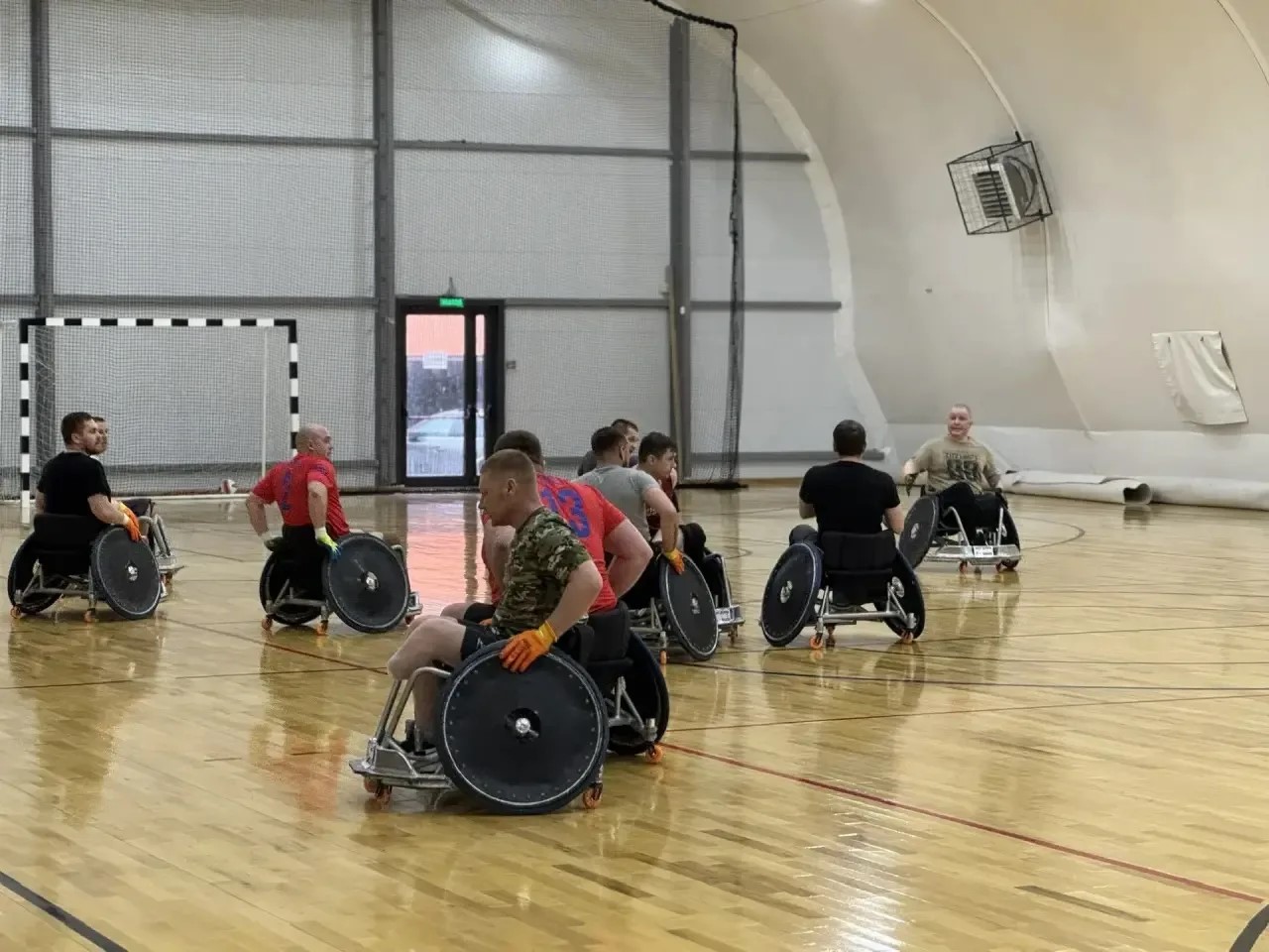 Пациенты ЦИТО освоили новый вид адаптивного спорта — регби на колясках