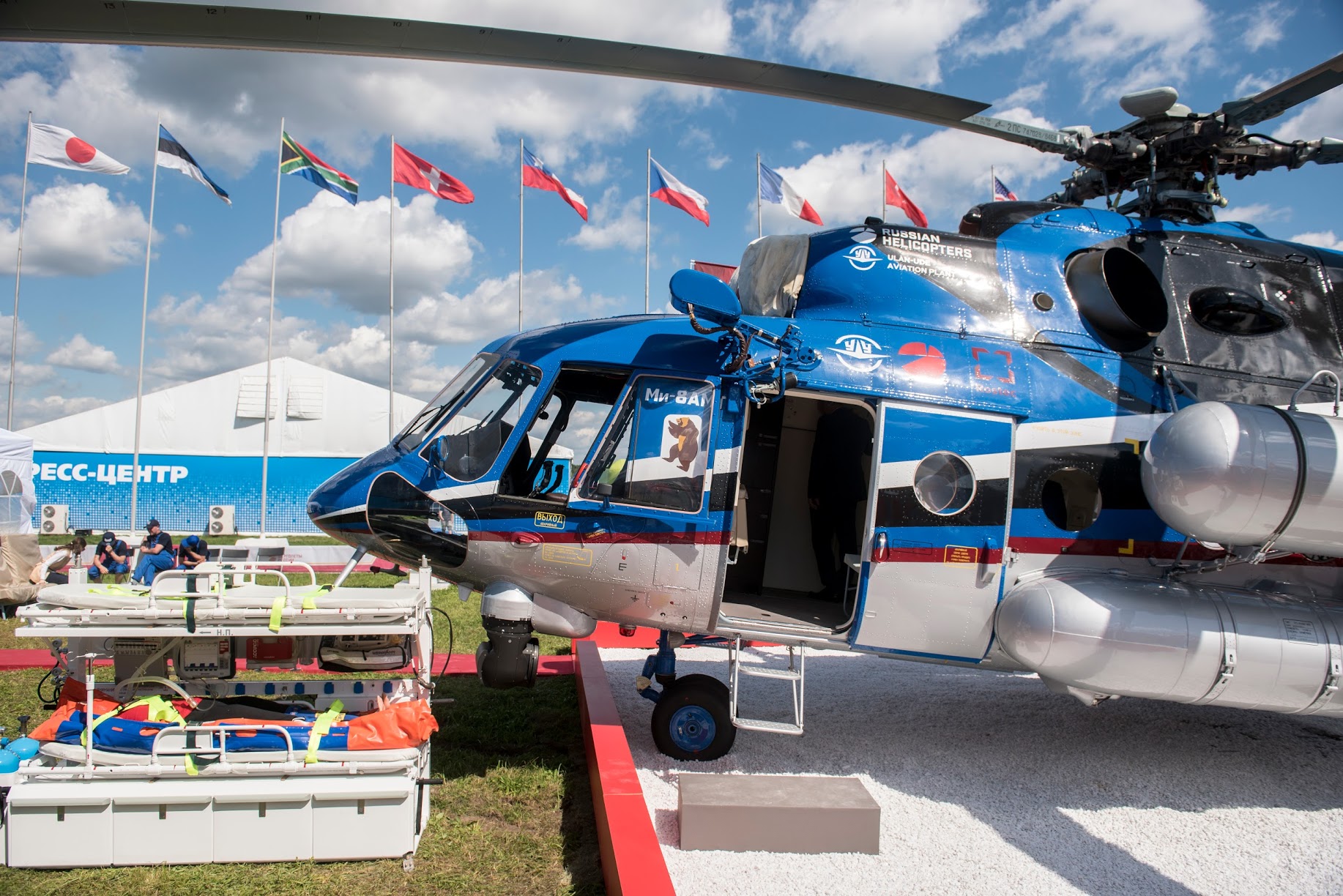 «Вертолеты России» передали ГТЛК медицинский Ми-8АМТ