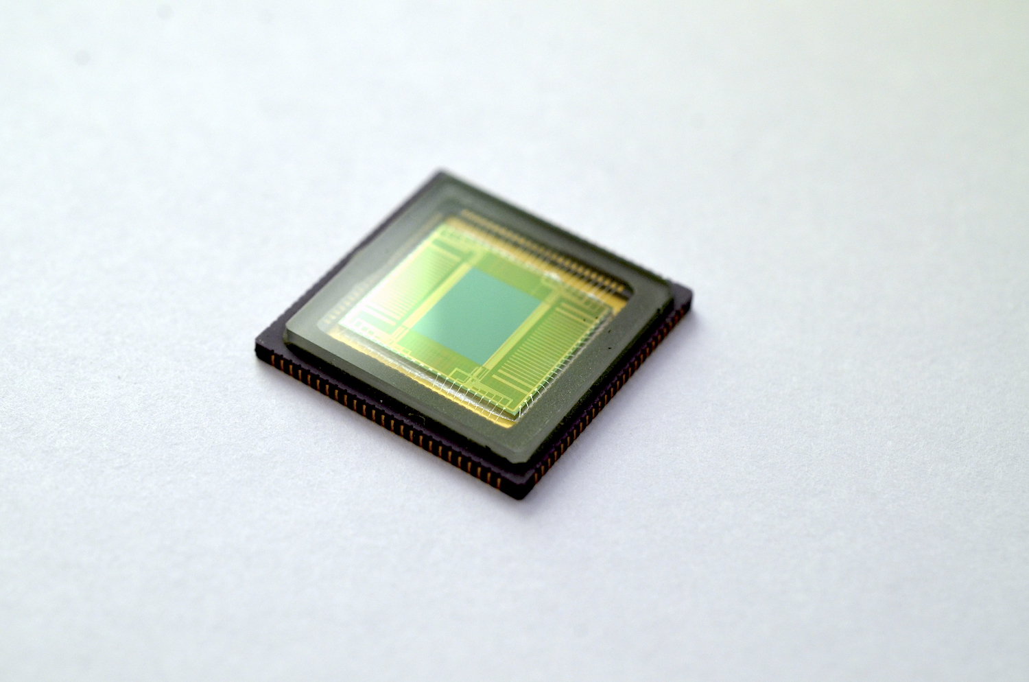 Ростех создал первые отечественные фотомодули на кристалле для высокоточного оружия