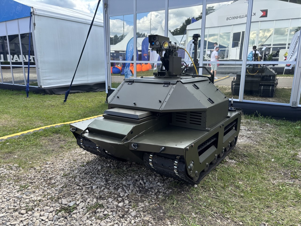 Rostec First Showcased a Laser Demining Robot