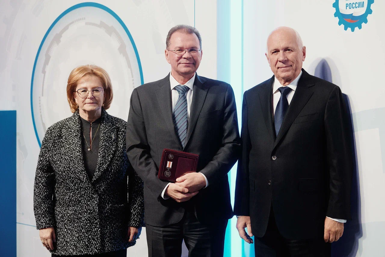 Глава «Швабе» награжден медалью «За содействие донорскому движению»