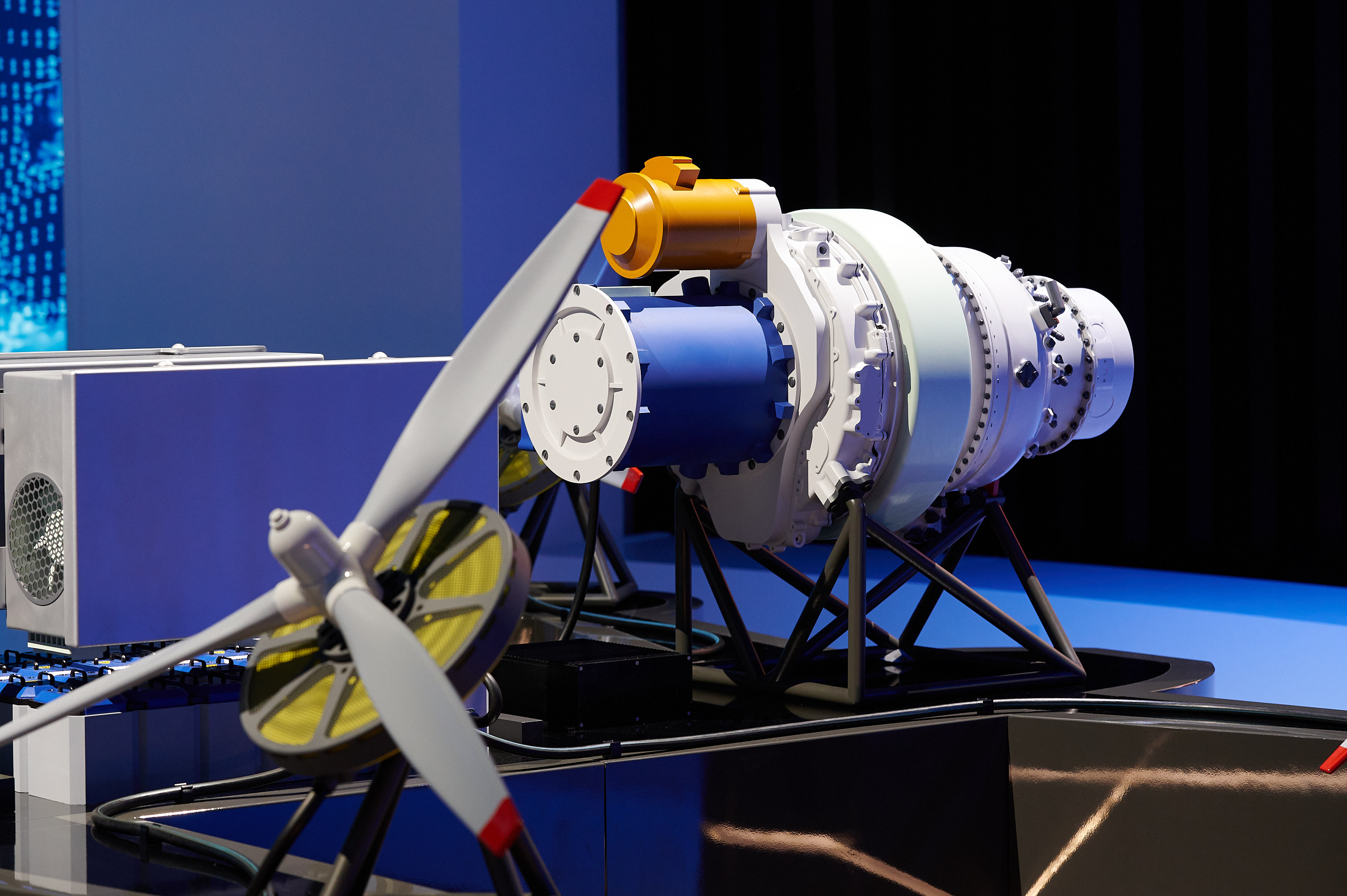 ОДК впервые представила макет гибридной силовой установки для авиации