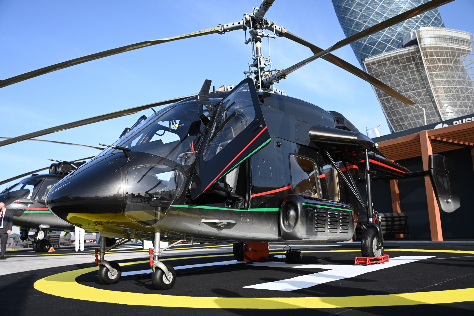 Ростех представил модернизированный Ка-226Т на выставке в Абу-Даби