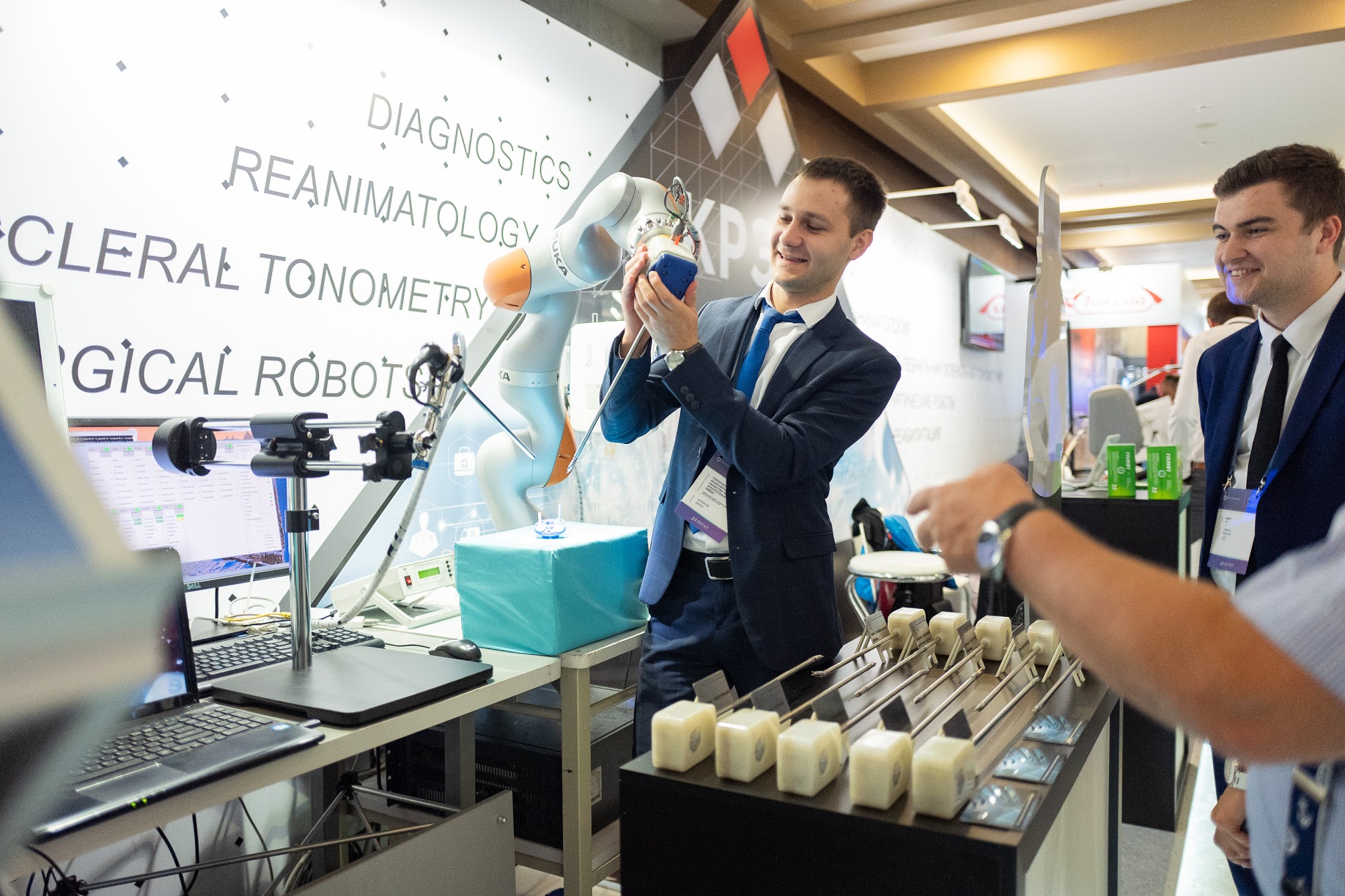 КРЭТ представил робота-хирурга на выставке БИОТЕХМЕД