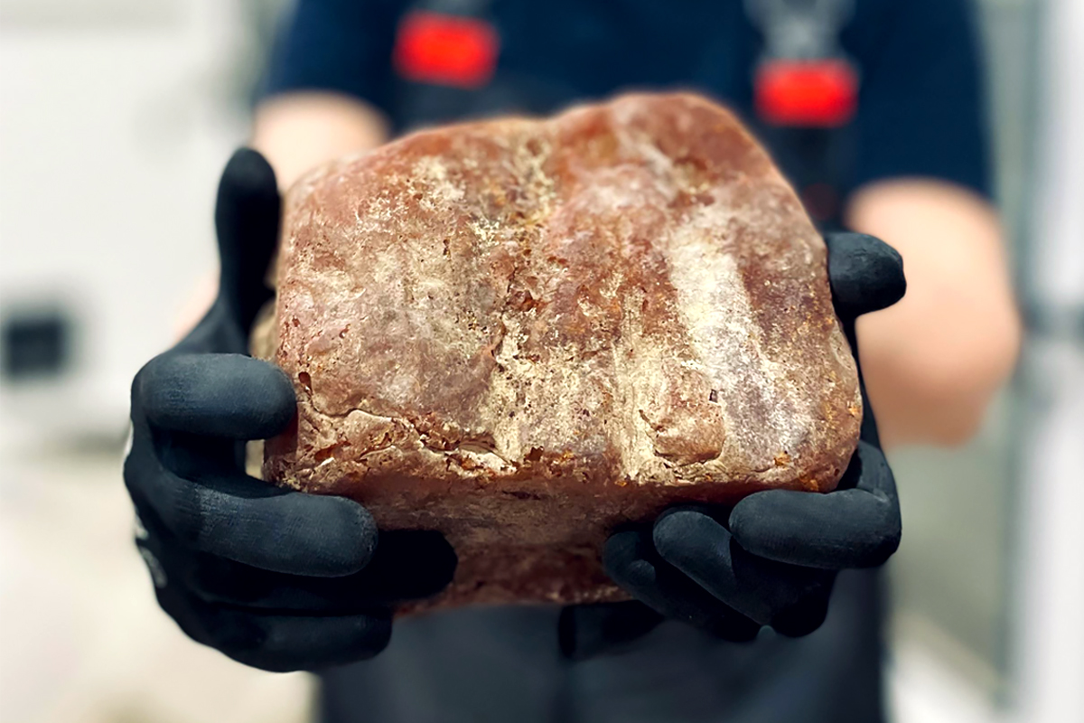 Янтарный комбинат Ростеха добыл первый самородок в текущем сезоне 