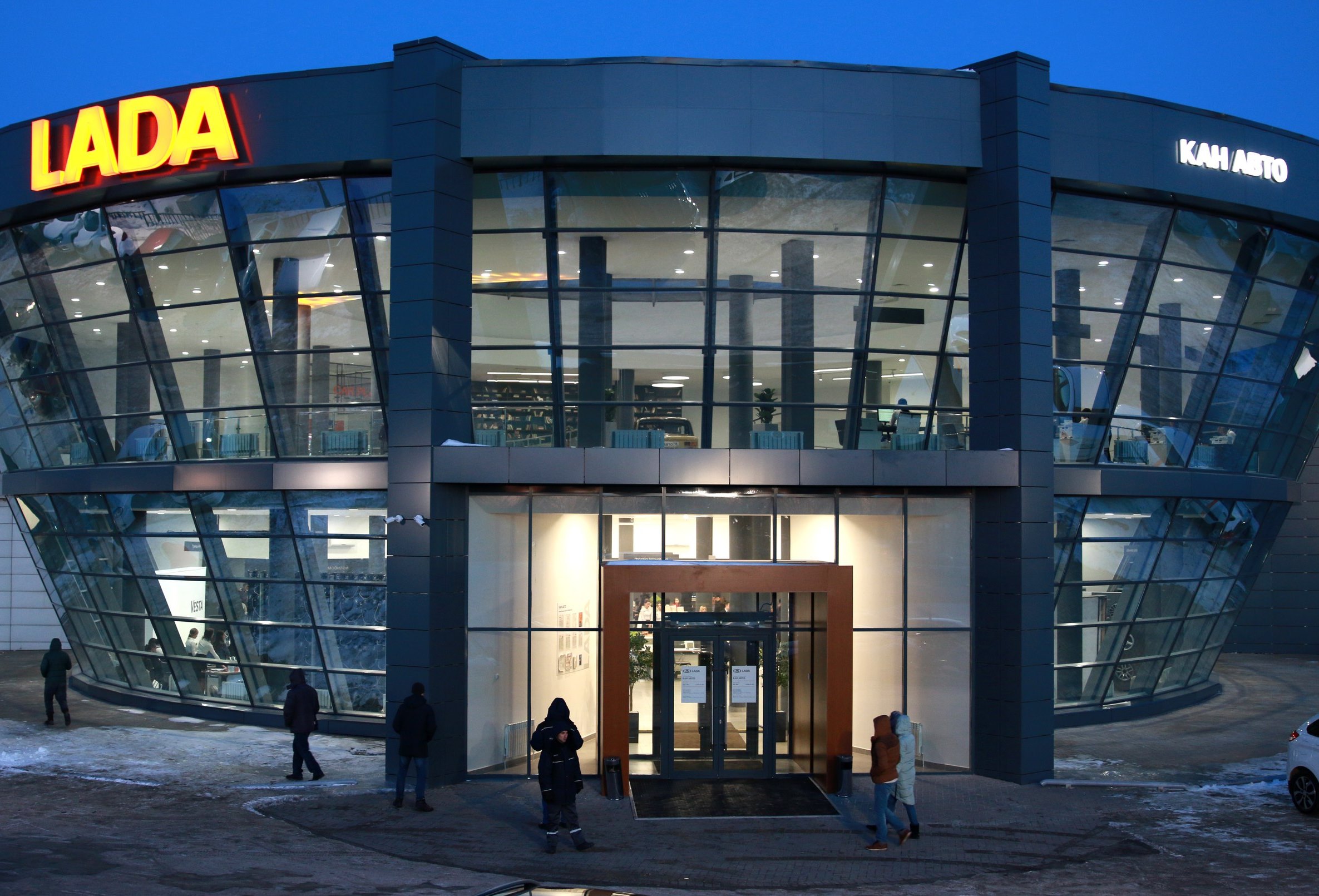 В Казани открыт самый большой дилерский центр LADA в Татарстане 