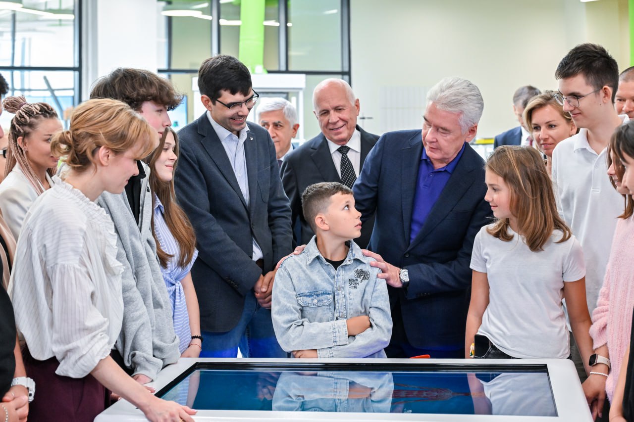 Сергей Собянин и Сергей Чемезов посетили московскую школу № 58, где будут готовить будущих инженеров для Ростеха