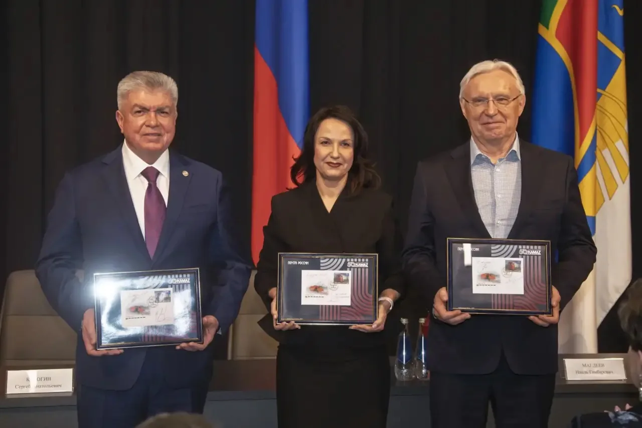 Выпущена серия марок к 50-летию первого автомобиля КАМАЗ