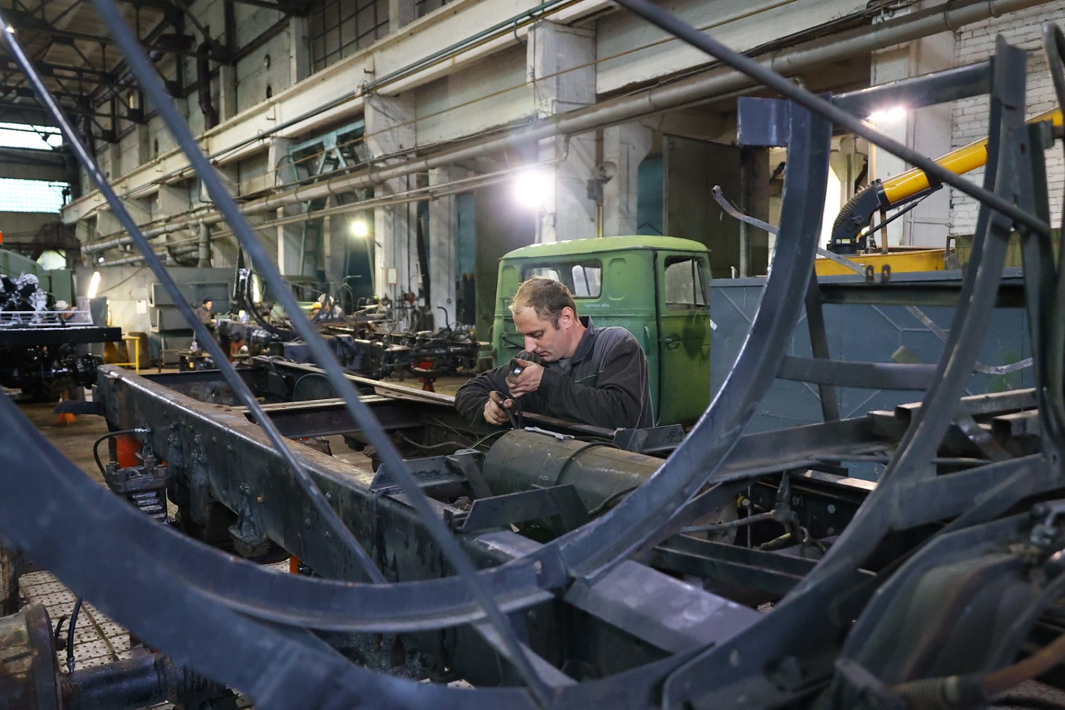 Предприятие холдинга «Ремвооружение» увеличило темп ремонта топливозаправщиков в два раза