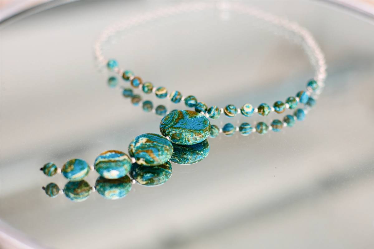 Калининградский комбинат Ростеха воссоздал в янтаре вид Земли из космоса