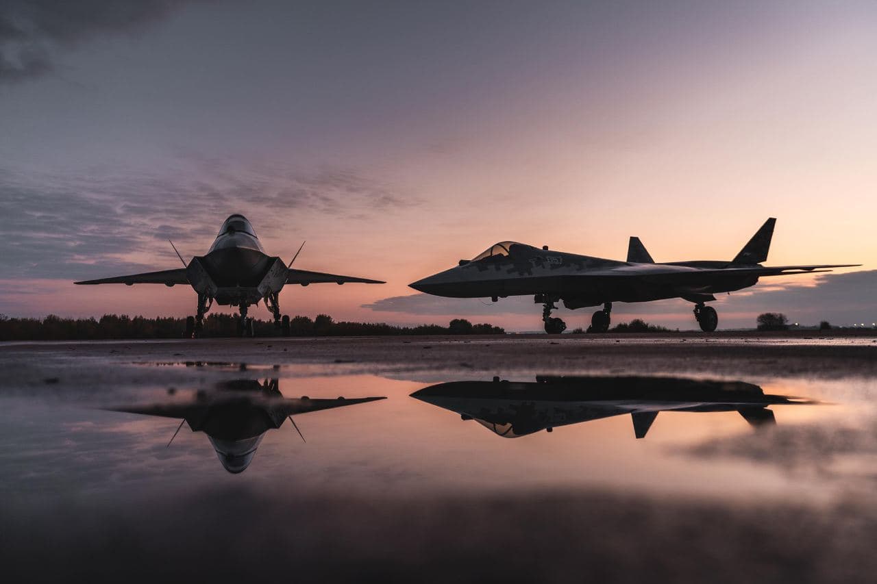 Ростех впервые показал самолеты Checkmate и Су-57Э в паре