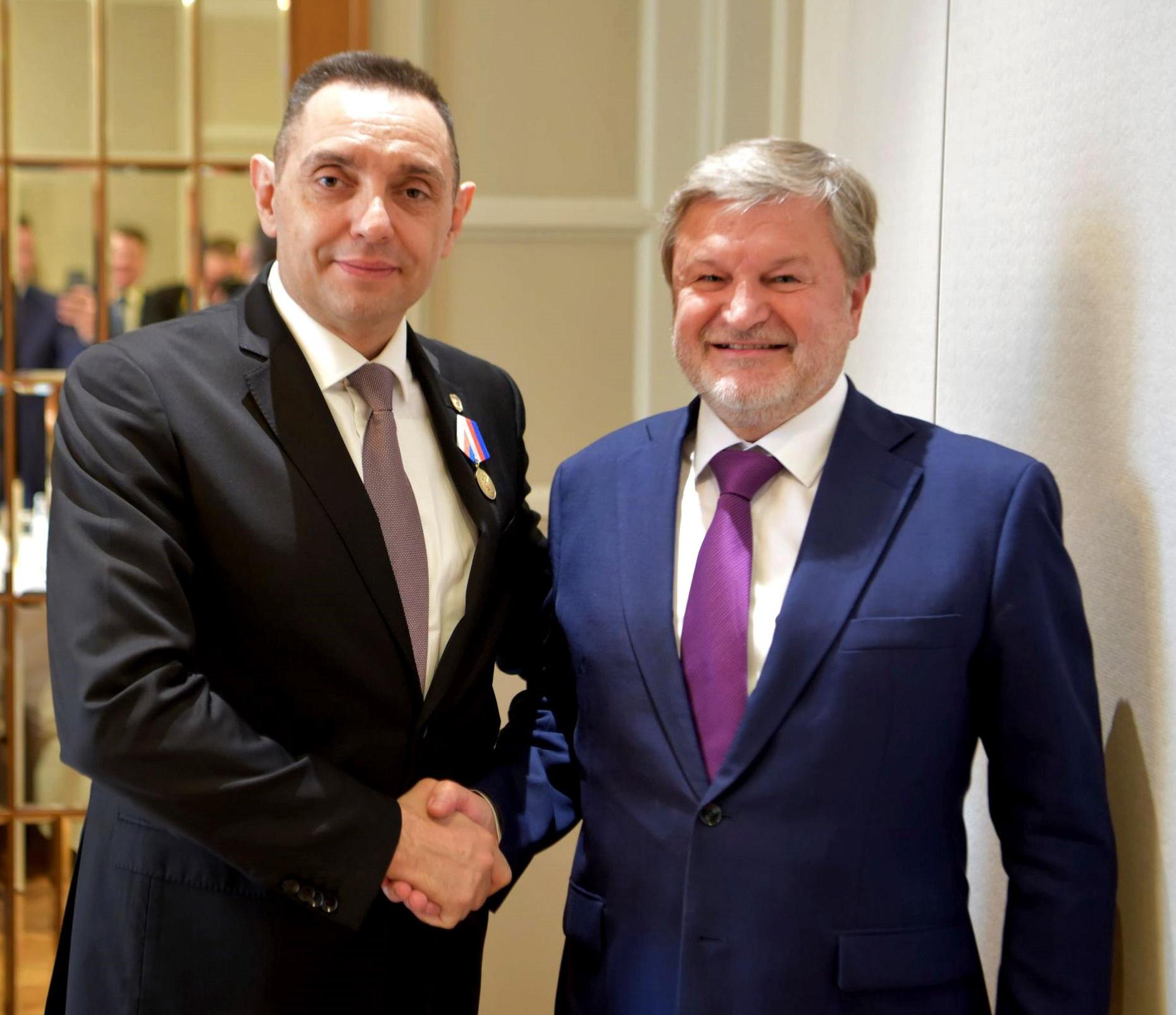 Представители Ростеха встретились с министром внутренних дел Сербии