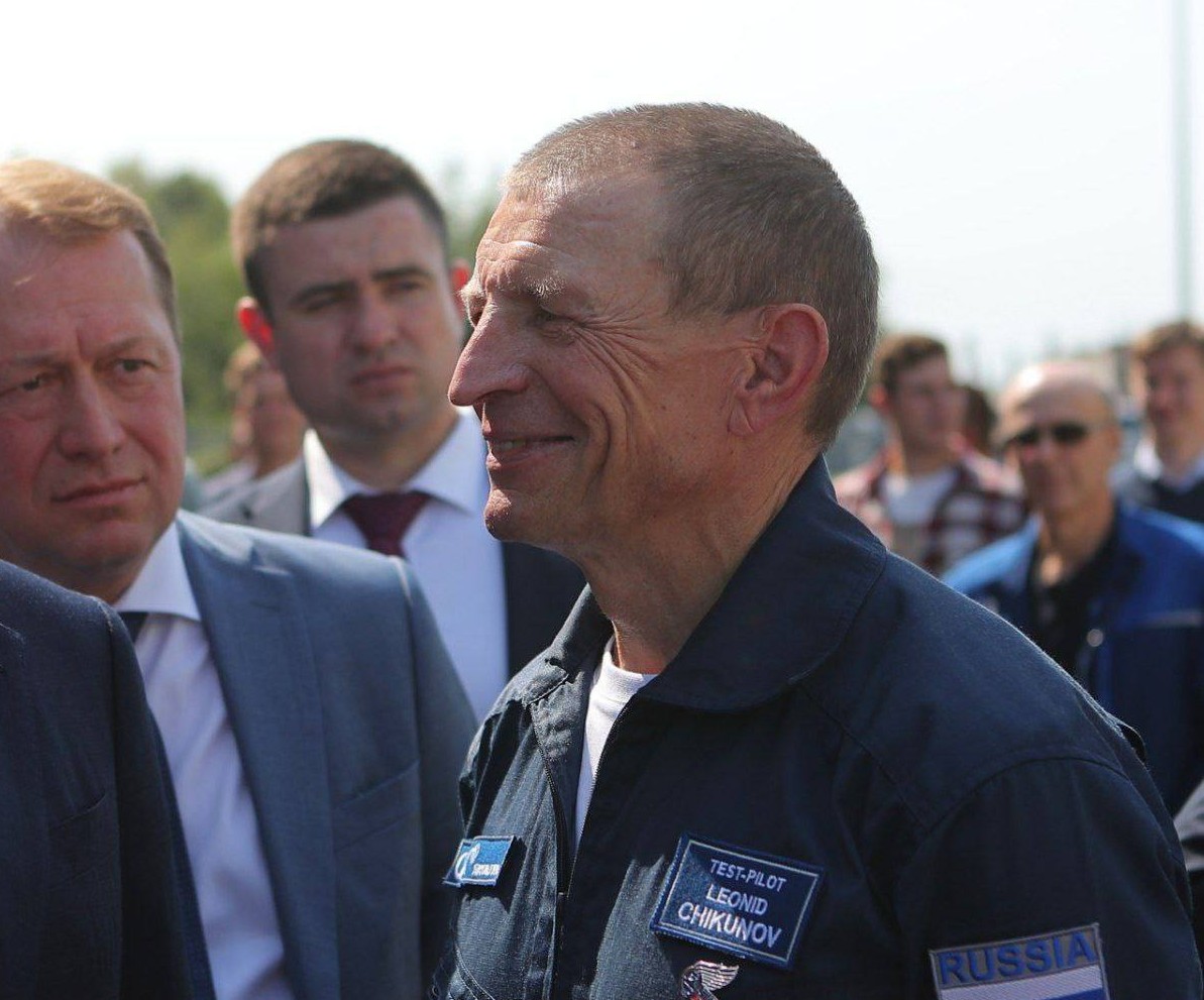 Владимир Путин присвоил летчику-испытателю Леониду Чикунову звание Героя России