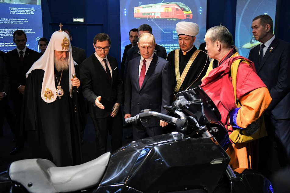 Vladimir Putin Examined Innovative Developments of Rostec