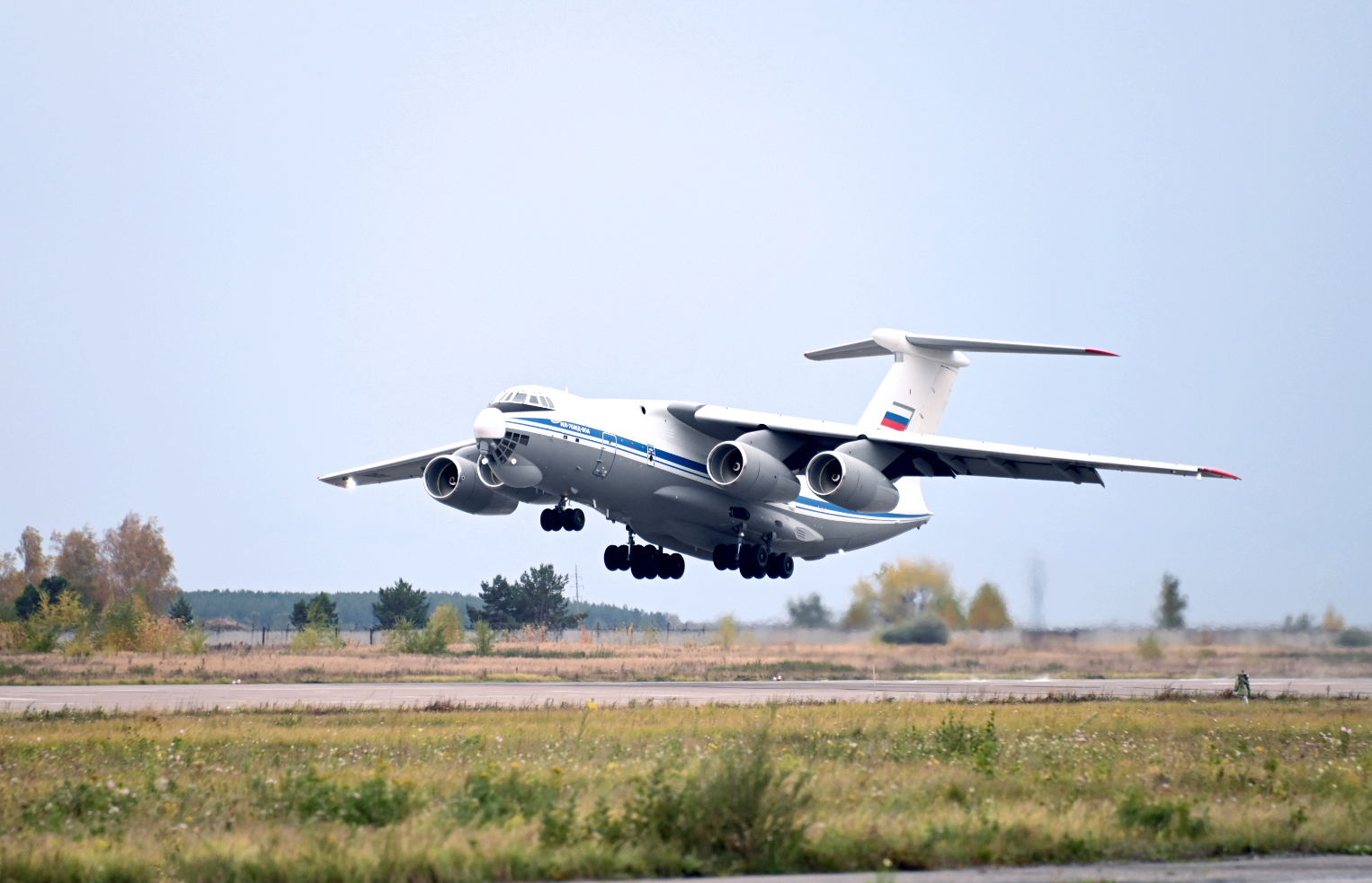 ОАК передала Минобороны транспортники Ил-76МД-90А и Ил-76МД-М